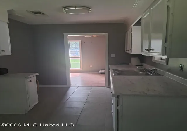 Photo 2 of Single family home for sale at 618 Queen Julianna Ln, Jackson, MS 39209 | MLS# 4160722 | Listing updated on 2026-08-28