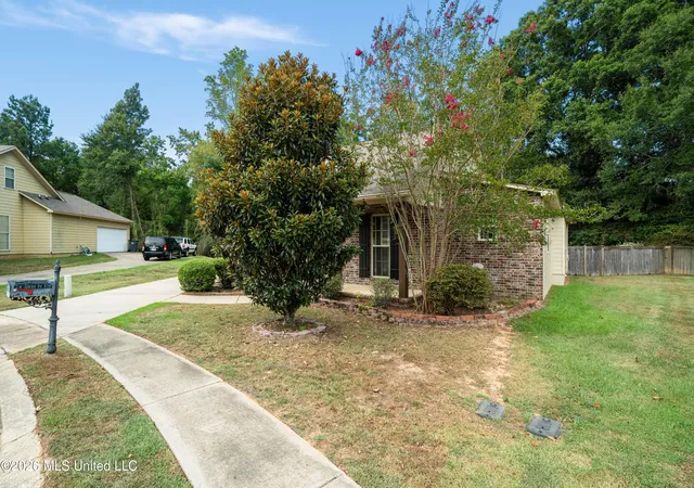 Photo 2 of Single family home for sale at 24 Fleur De Lis, Hattiesburg, MS 39402 | MLS# 4160669 | Listing updated on 2026-08-28