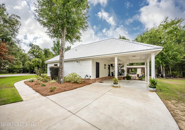 Photo 3 of Sale Pending at 2809 Robert Hiram Dr, Gautier, MS 39553 | MLS# 4160926 | Listing updated on 2026-09-07
