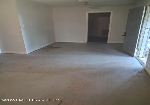 Photo 3 of Single family home for sale at 984 Winn St, Jackson, MS 39204 | MLS# 4160680 | Listing updated on 2026-08-28