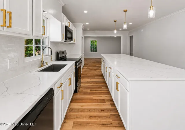 Photo 2 of Single family home for sale at 54 Woodridge Pl, Jackson, MS 39211 | MLS# 4160710 | Listing updated on 2026-09-18