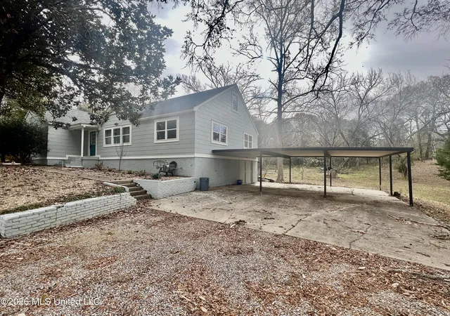 Photo 2 of Single family home for sale at 519 W Hwy 82, Starkville, MS 39759 | MLS# 4160733 | Listing updated on 2026-09-28