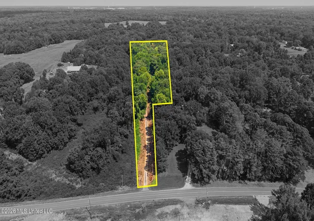 Photo 2 of Sale Pending at 3206 Fogg Rd, Nesbit, MS 38651 | MLS# 4160911 | Listing updated on 2026-09-09