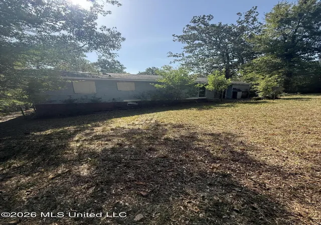 Photo 2 of Single family home for sale at 2611 Teresa Dr, Jackson, MS 39212 | MLS# 4160754 | Listing updated on 2026-08-28