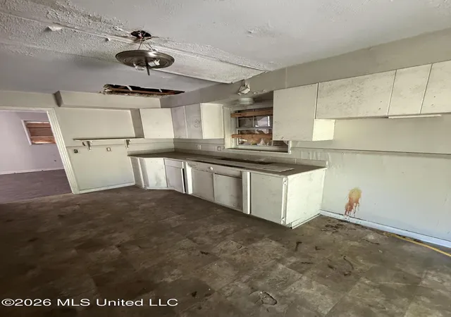 Photo 4 of Single family home for sale at 2611 Teresa Dr, Jackson, MS 39212 | MLS# 4160754 | Listing updated on 2026-08-28