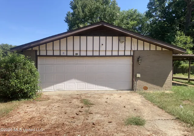 Photo 2 of Single family home for sale at 5856 Cypress Trl, Jackson, MS 39211 | MLS# 4160760 | Listing updated on 2026-08-28