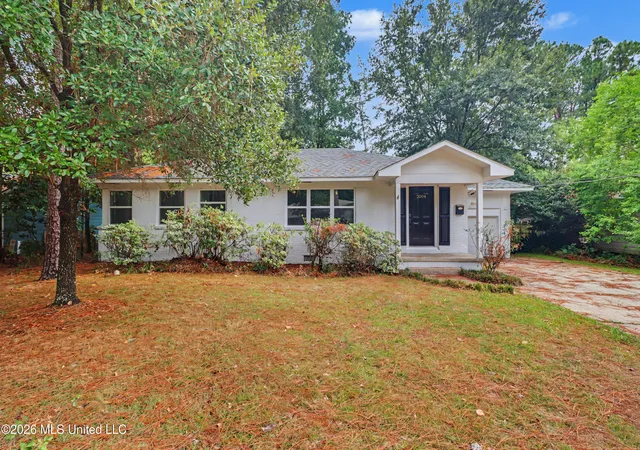 Single family home for sale at 2004 Ridgeway Ln, Hattiesburg, MS 39401 | MLS# 4160989