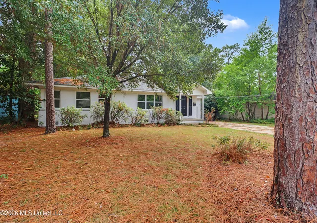 Photo 2 of Single family home for sale at 2004 Ridgeway Ln, Hattiesburg, MS 39401 | MLS# 4160989 | Listing updated on 2026-08-31