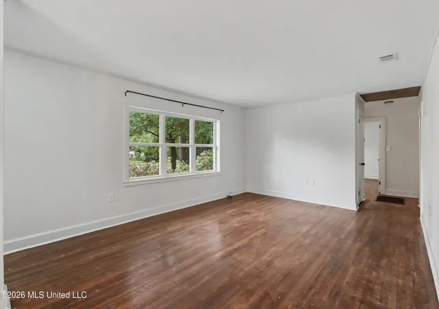 Photo 4 of Single family home for sale at 2004 Ridgeway Ln, Hattiesburg, MS 39401 | MLS# 4160989 | Listing updated on 2026-08-31