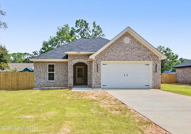 Photo 1 of Single family home for sale at 528 Plum St, Ocean Springs, MS 39564 | MLS# 4160782 | Listing updated on 2026-08-28