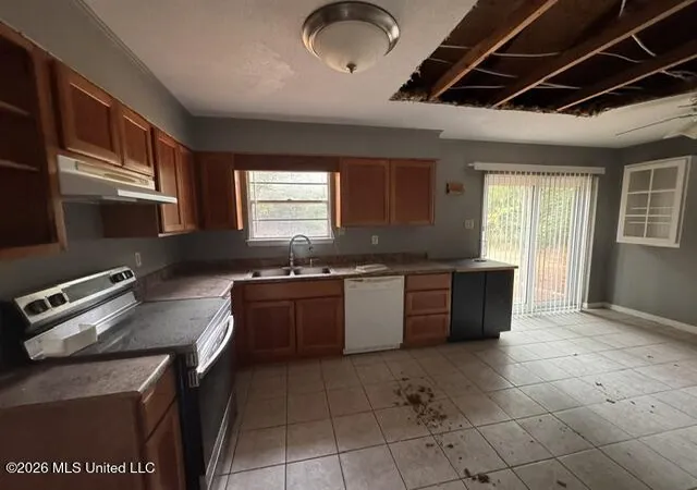 Photo 3 of Sale Pending at 30 Nottingham Cir, Gulfport, MS 39503 | MLS# 4160788 | Listing updated on 2026-09-05