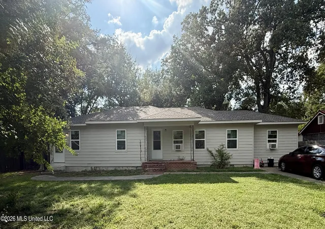 Photo 3 of Single family home for sale at 1423 Sunset Cir, Clarksdale, MS 38614 | MLS# 4161038 | Listing updated on 2026-09-11