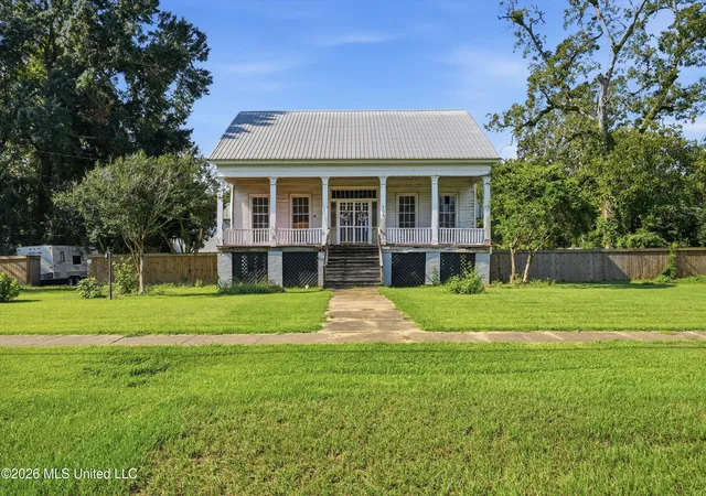 Photo 2 of Single family home for sale at 308 E Marion Ave, Crystal Springs, MS 39059 | MLS# 4160953 | Listing updated on 2026-08-31