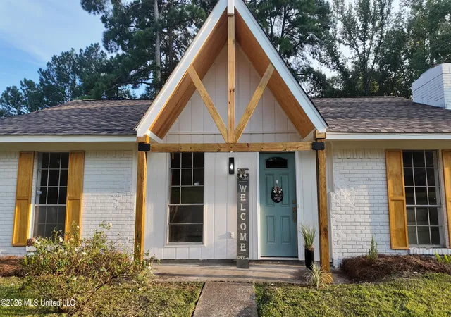 Photo 1 of Sale Pending at 315 Cedarwood Dr, Jackson, MS 39212 | MLS# 4160840 | Listing updated on 2026-08-29