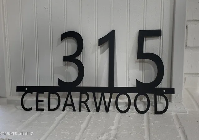 Photo 2 of Sale Pending at 315 Cedarwood Dr, Jackson, MS 39212 | MLS# 4160840 | Listing updated on 2026-08-29