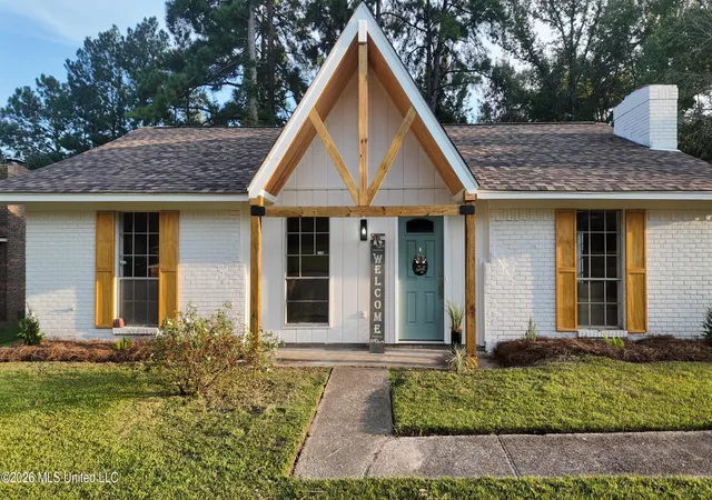 Photo 3 of Sale Pending at 315 Cedarwood Dr, Jackson, MS 39212 | MLS# 4160840 | Listing updated on 2026-08-29