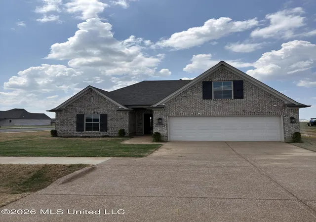 Photo 1 of Single family home for sale at 3151 E School Loop Rd, Lake Cormorant, MS 38641 | MLS# 4160917 | Listing updated on 2026-08-31