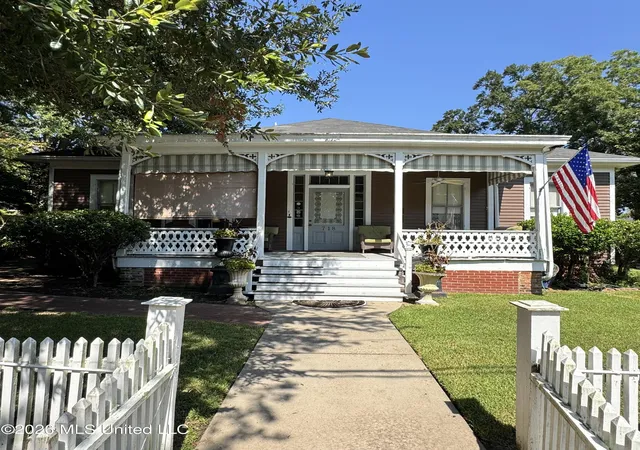 Photo 1 of Single family home for sale at 718 N Union St, Natchez, MS 39120 | MLS# 4160897 | Listing updated on 2026-08-30