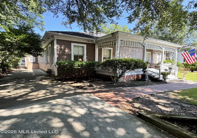 Photo 3 of Single family home for sale at 718 N Union St, Natchez, MS 39120 | MLS# 4160897 | Listing updated on 2026-08-30