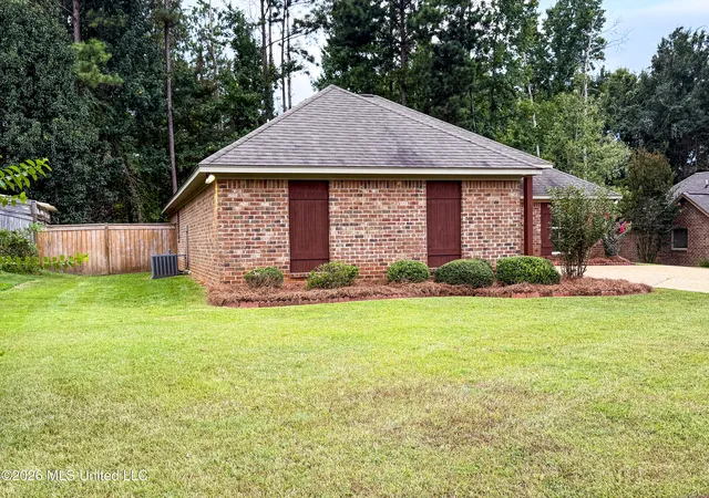 Photo 3 of Single family home for sale at 154 Notting Hill Pl, Canton, MS 39046 | MLS# 4160896 | Listing updated on 2026-08-30
