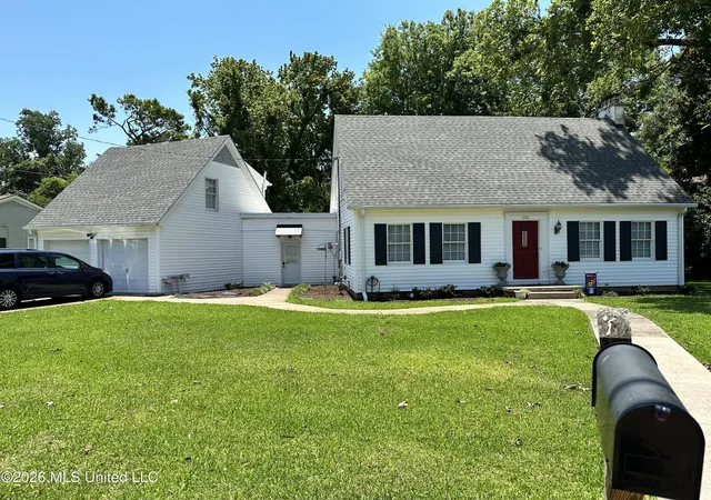 Photo 1 of Single family home for sale at 1700 Robinson St, Natchez, MS 39120 | MLS# 4161016 | Listing updated on 2026-08-31