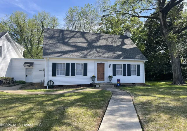 Photo 3 of Single family home for sale at 1700 Robinson St, Natchez, MS 39120 | MLS# 4161016 | Listing updated on 2026-08-31