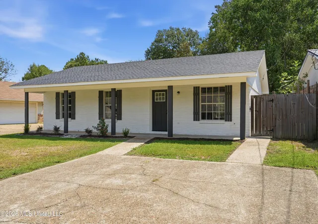 Photo 3 of Sale Pending at 746 Clearmont Dr, Pearl, MS 39208 | MLS# 4160889 | Listing updated on 2026-09-25