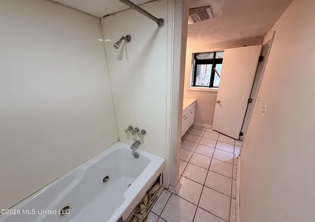 Photo 4 of Single family home for sale at 1723 Woodburn St, Jackson, MS 39212 | MLS# 4160894 | Listing updated on 2026-09-06