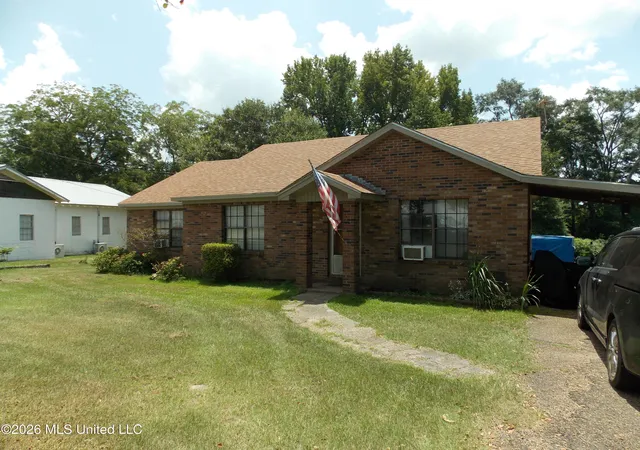 Photo 2 of Single family home for sale at 1010 Main St, Wesson, MS 39191 | MLS# 4161034 | Listing updated on 2026-09-01