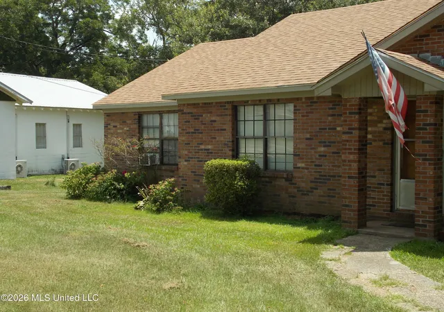 Photo 3 of Single family home for sale at 1010 Main St, Wesson, MS 39191 | MLS# 4161034 | Listing updated on 2026-09-01