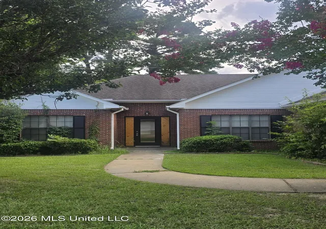 Photo 1 of Single family home for sale at 212 Village Cir, Canton, MS 39046 | MLS# 4160980 | Listing updated on 2026-08-31