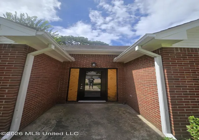 Photo 2 of Single family home for sale at 212 Village Cir, Canton, MS 39046 | MLS# 4160980 | Listing updated on 2026-08-31