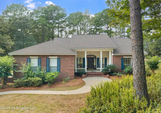 Photo 1 of Single family home for sale at 4 Woodleaf St, Hattiesburg, MS 39402 | MLS# 4161006 | Listing updated on 2026-09-08