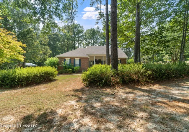 Photo 3 of Single family home for sale at 4 Woodleaf St, Hattiesburg, MS 39402 | MLS# 4161006 | Listing updated on 2026-09-08