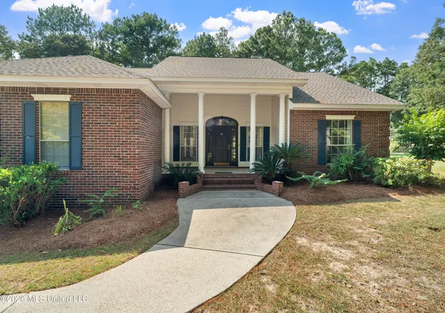 Photo 4 of Single family home for sale at 4 Woodleaf St, Hattiesburg, MS 39402 | MLS# 4161006 | Listing updated on 2026-10-16