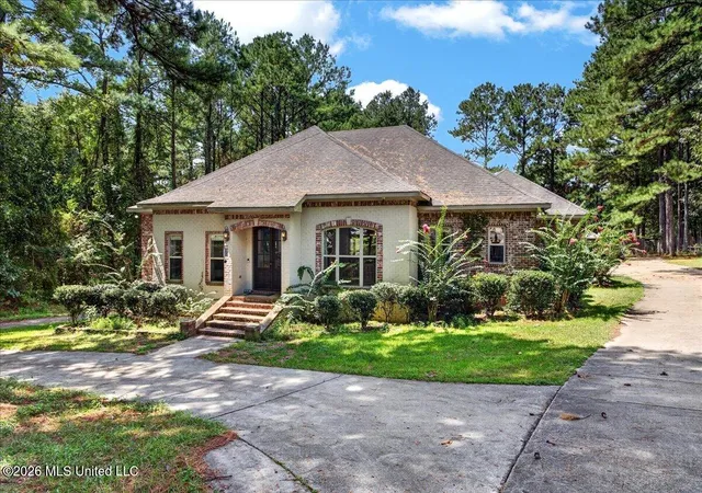Photo 2 of Single family home for sale at 14 Bedford Forrest Ln, Hattiesburg, MS 39401 | MLS# 4161018 | Listing updated on 2026-08-31