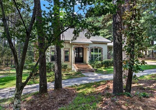 Photo 3 of Single family home for sale at 14 Bedford Forrest Ln, Hattiesburg, MS 39401 | MLS# 4161018 | Listing updated on 2026-08-31