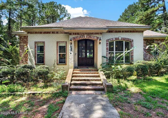Photo 3 of Single family home for sale at 14 Bedford Forrest Ln, Hattiesburg, MS 39401 | MLS# 4161018 | Listing updated on 2026-08-31