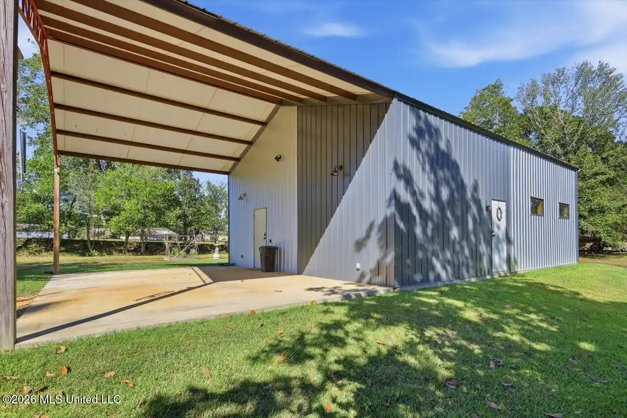 Photo 1 of Sale Pending at 2057 E Whitworth St, Hazlehurst, MS 39083 | MLS# 4165802 | Listing updated on 2026-10-20