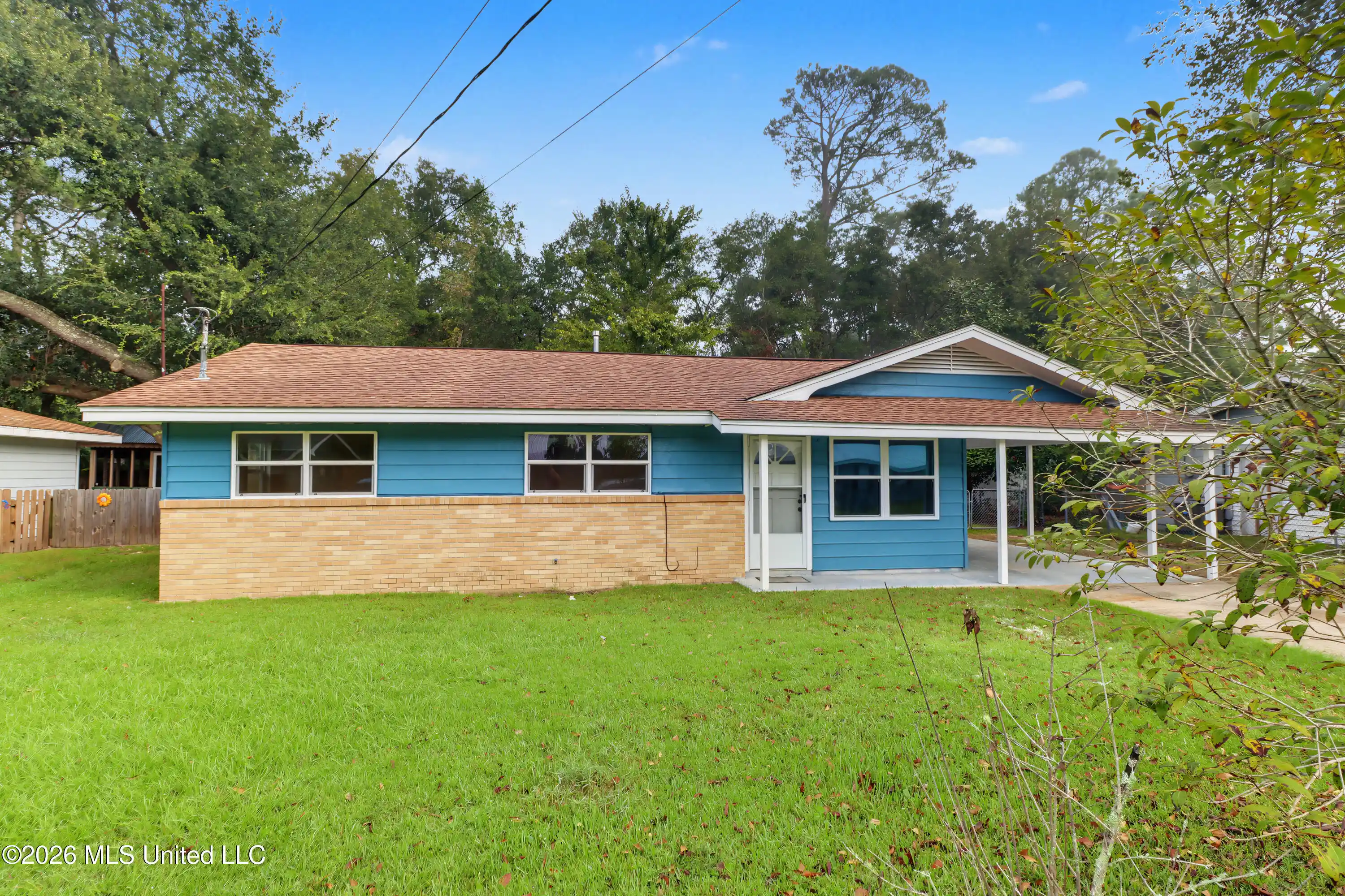 Photo 1 of Single family home for sale at 129 Woodland Cir, Ocean Springs, MS 39564 | MLS# 4165650 | Listing updated on 2026-10-15
