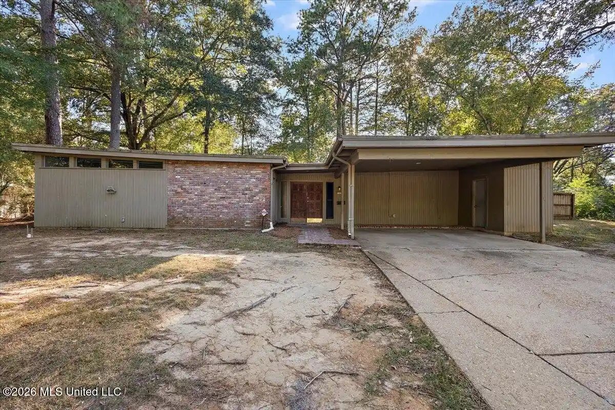 Photo 1 of Single family home for sale at 5365 Jamaica Dr, Jackson, MS 39211 | MLS# 4165945 | Listing updated on 2026-10-19