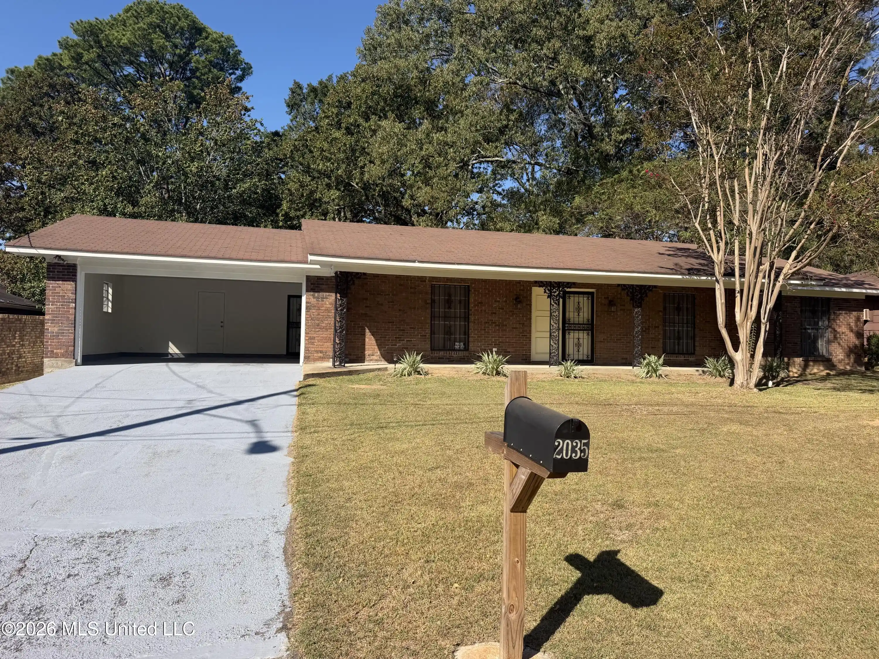 Photo 1 of Sale Pending at 2035 Flowers Dr, Jackson, MS 39204 | MLS# 4166058 | Listing updated on 2026-10-21
