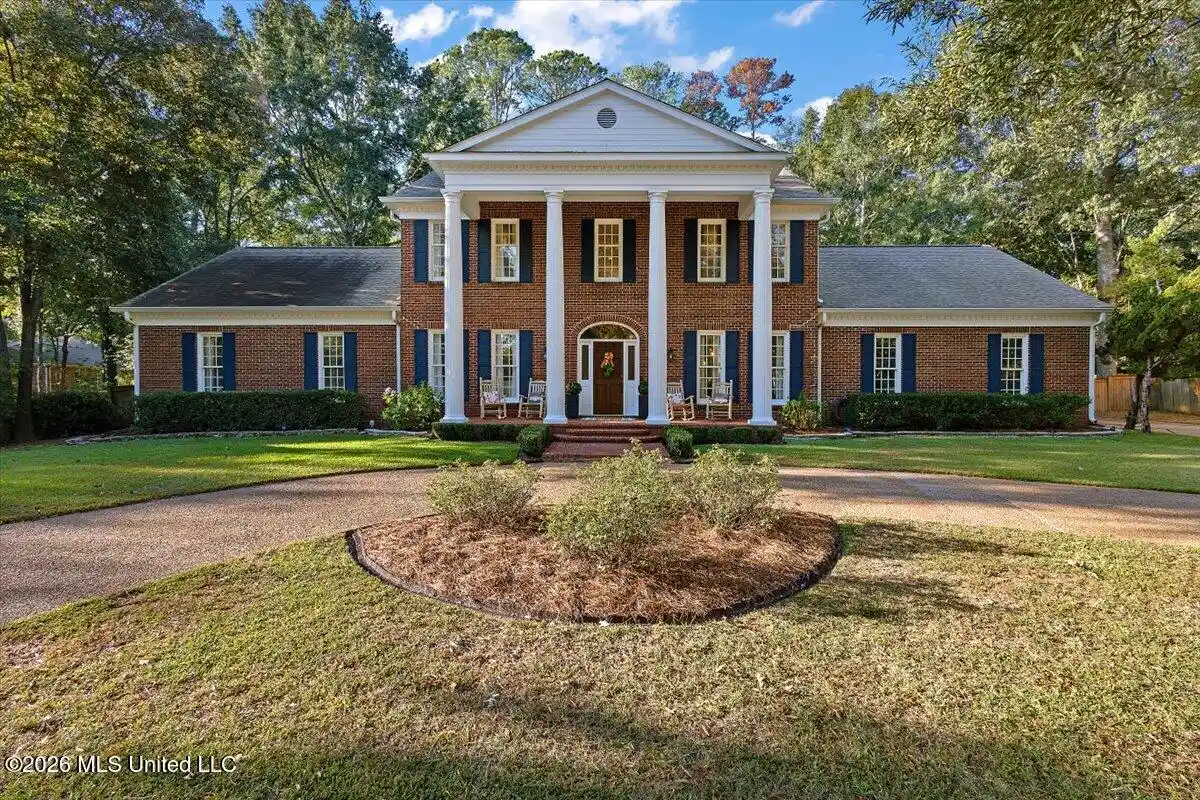 Photo 1 of Sale Pending at 420 Autumn Oak Dr, Madison, MS 39110 | MLS# 4165588 | Listing updated on 2026-10-22
