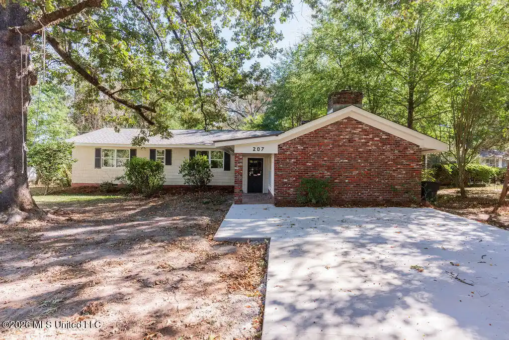 Photo 1 of Single family home for sale at 207 Mount Salus Dr, Clinton, MS 39056 | MLS# 4165703 | Listing updated on 2026-10-20