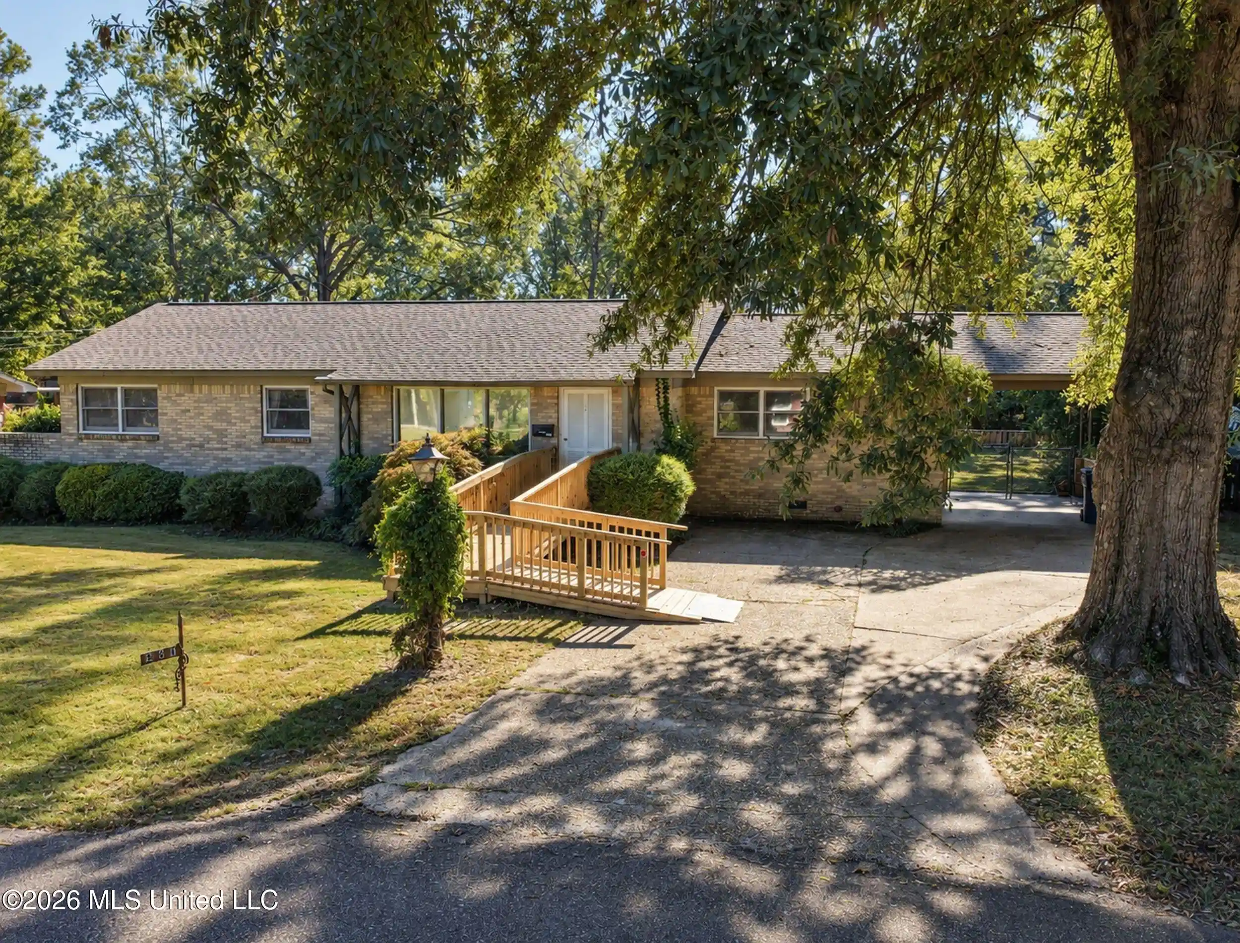 Photo 1 of Sale Pending at 261 Pollard St, Batesville, MS 38606 | MLS# 4165635 | Listing updated on 2026-10-24