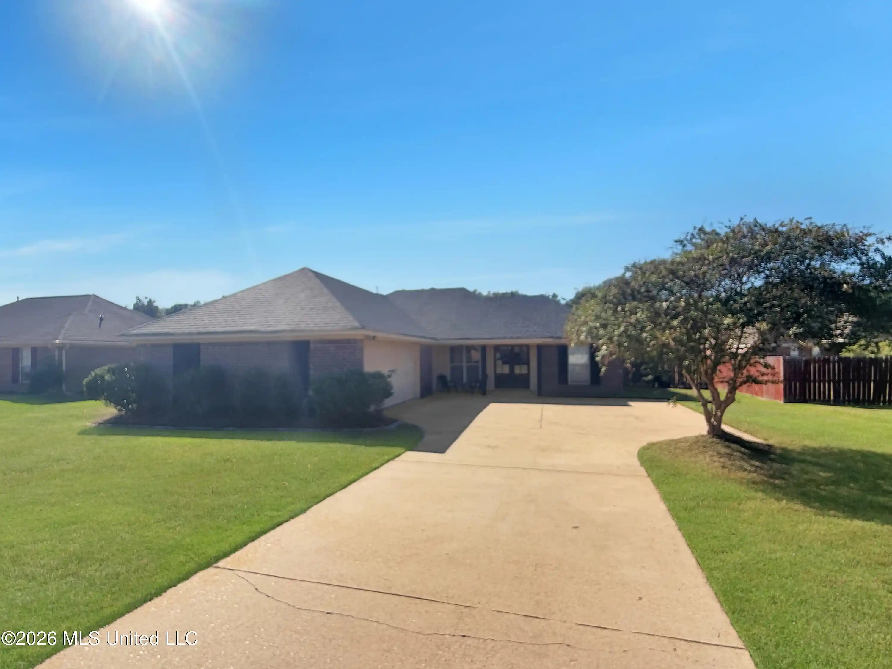 Photo 1 of Single family home for sale at 221 Oak Park Xing, Pearl, MS 39208 | MLS# 4165710 | Listing updated on 2026-10-16