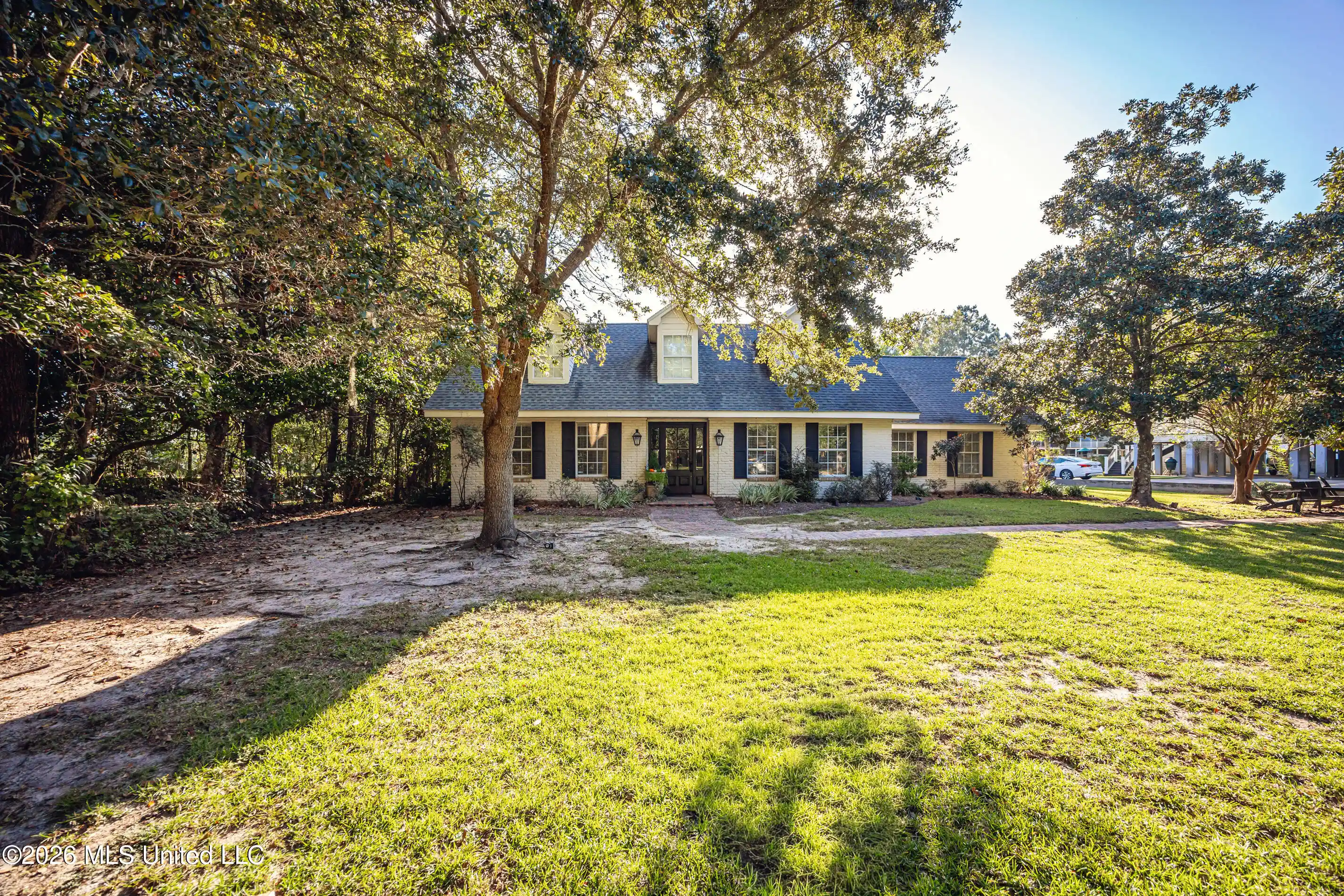 Photo 1 of Single family home for sale at 258 Lovers Ln, Ocean Springs, MS 39564 | MLS# 4165905 | Listing updated on 2026-10-19