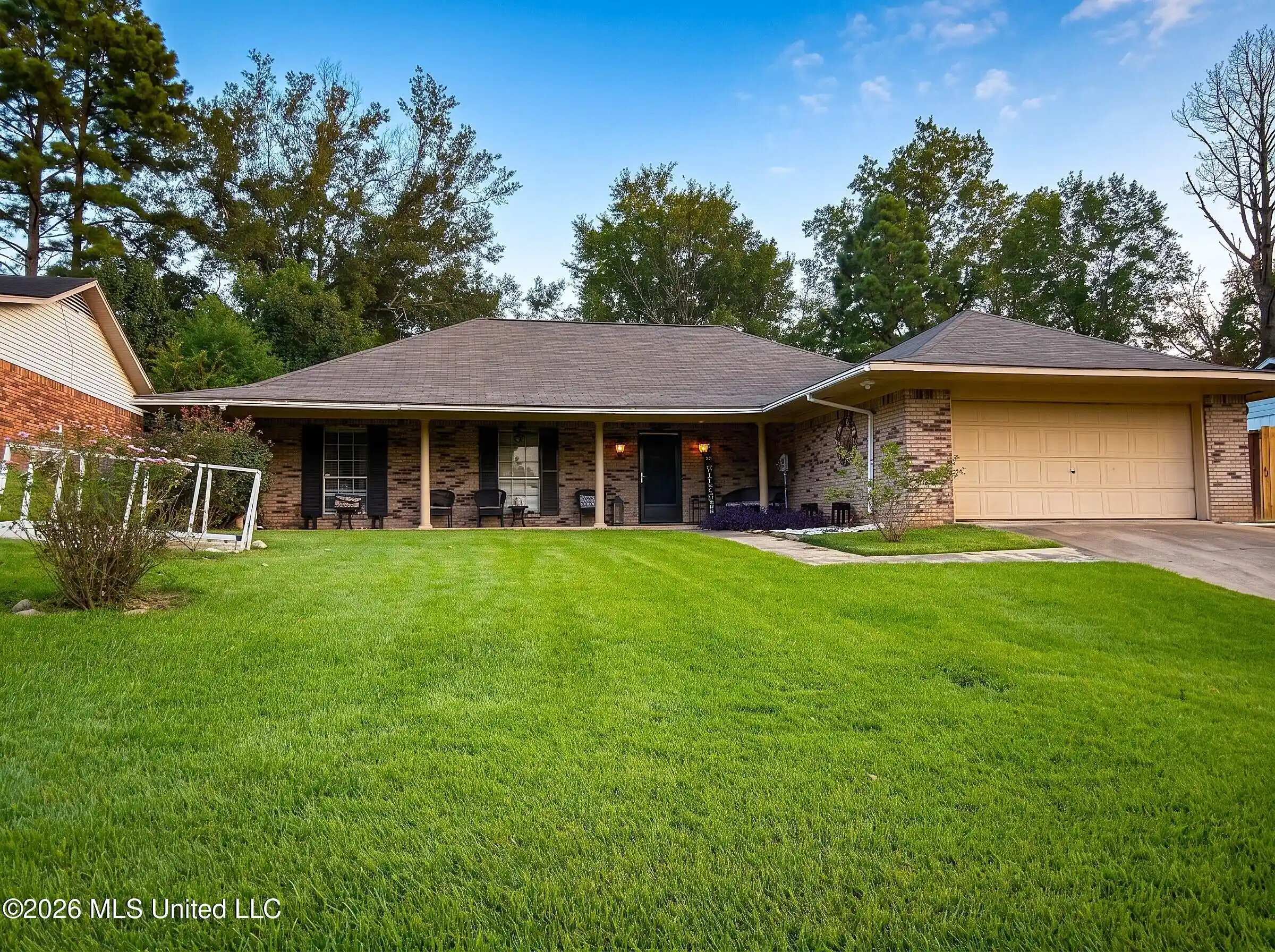 Photo 1 of Single family home for sale at 5409 Brookhollow Dr, Jackson, MS 39212 | MLS# 4165766 | Listing updated on 2026-10-18