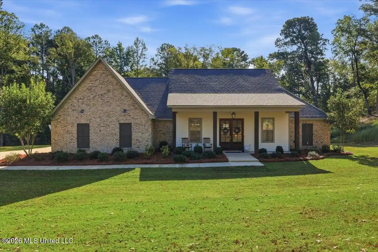 Photo 1 of Sale Pending at 129 Dogwood Tr, Brandon, MS 39042 | MLS# 4166037 | Listing updated on 2026-10-27