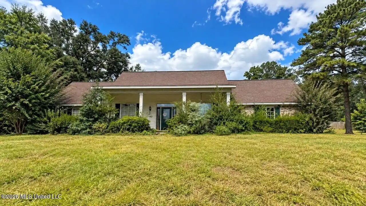 Photo 1 of Single family home for sale at 422 Cambridge Ln, Jackson, MS 39212 | MLS# 4165809 | Listing updated on 2026-10-17